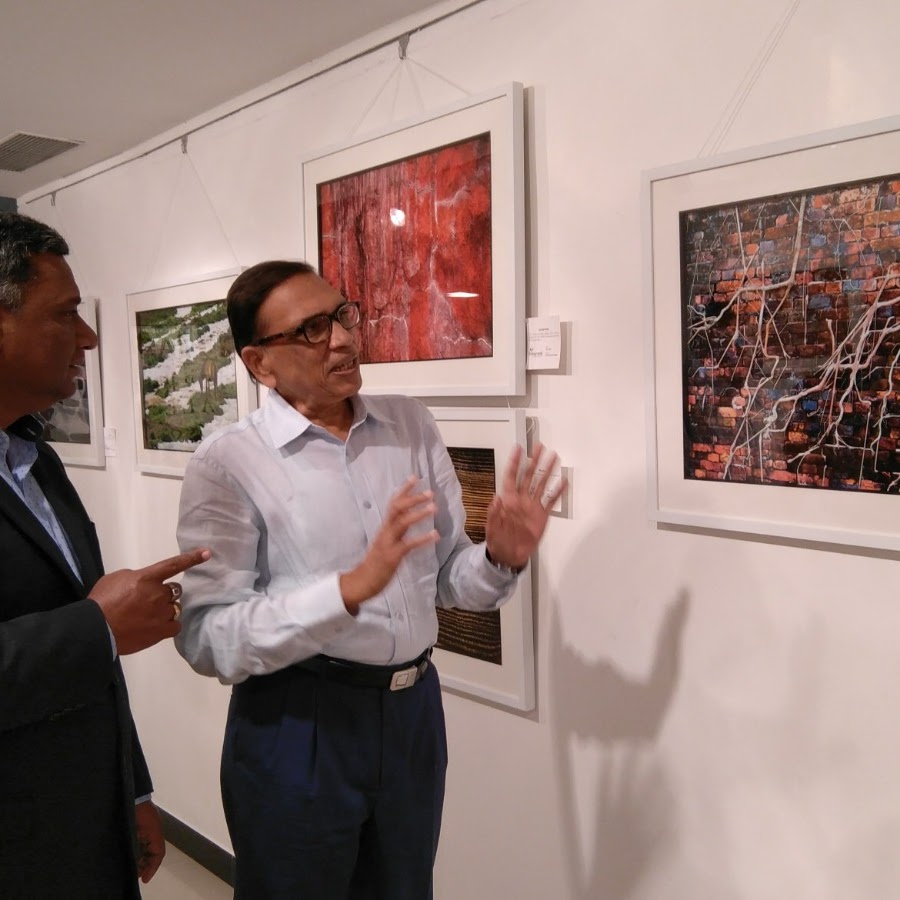 Vaibhav Jaguste with Jagdish Agarwal discussing a picture at Jehangir Art Gallery, Mumbai.